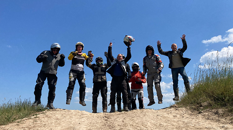 Strahlende Gesichter beim Enduro Training im Mammutpark