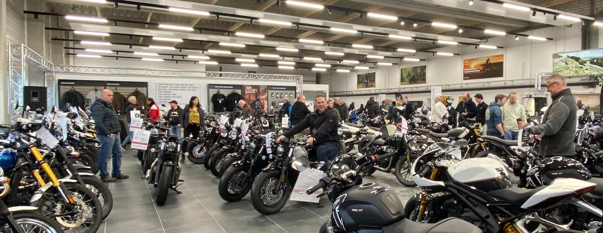 Triumph Schauraum Paderborn mit Gästen