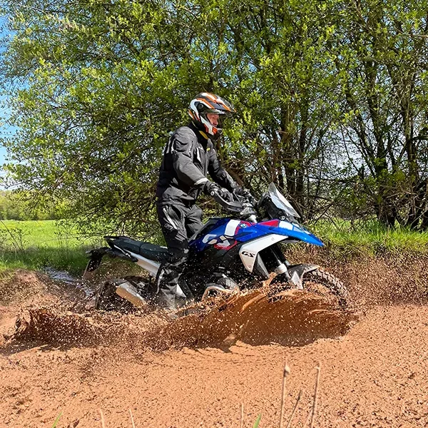 BMW R 1300 GS Training im Wasser