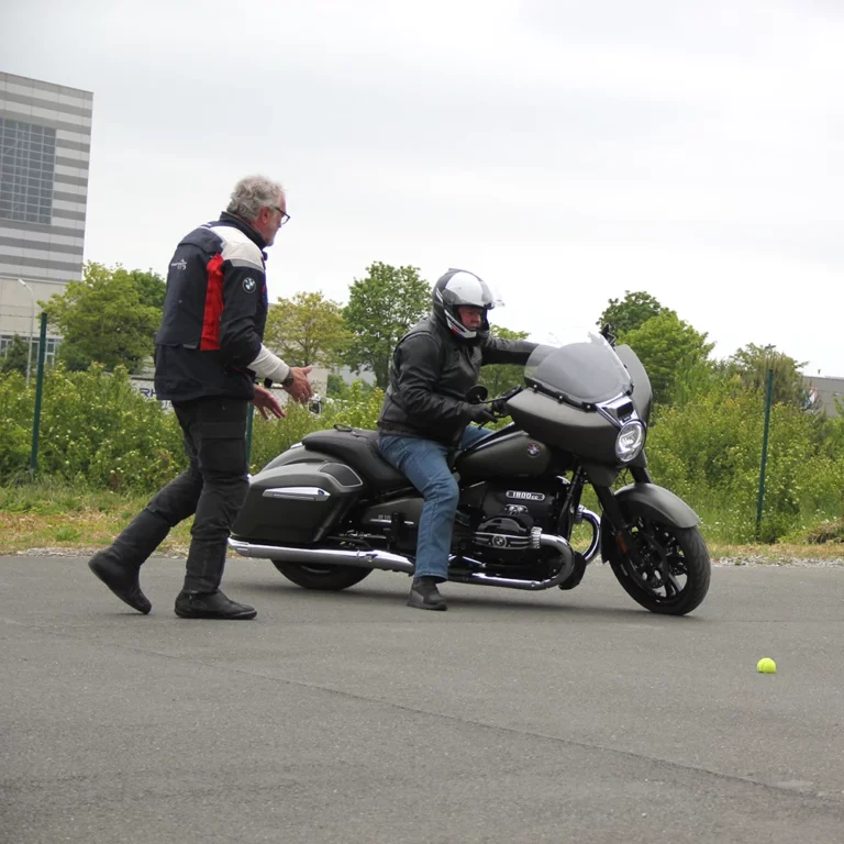 bmw r18 kurventraining