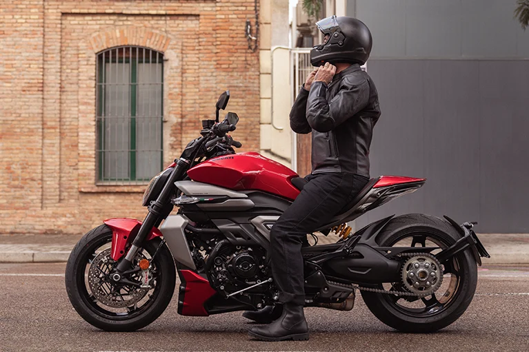 Ducati XDiavel V4 Burning Red