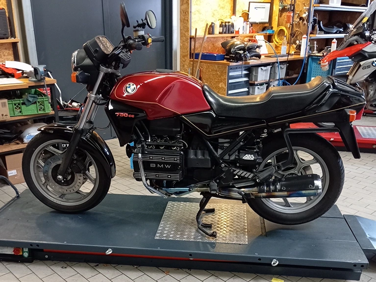 Service für klassische Motorräder