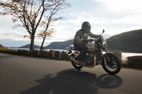 Triumph Tracker 400-Handling Becker-Tiemann Motorrad