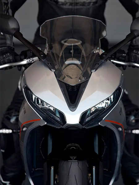 triumph-daytona-660-front