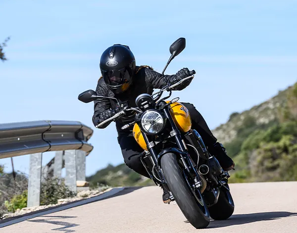 triumph-trident-660-my26-ambient