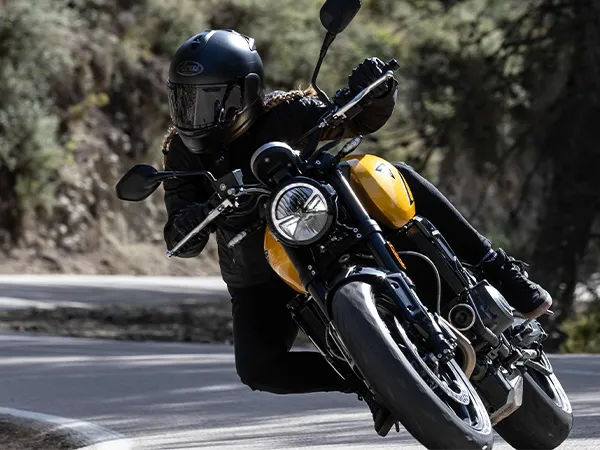 triumph-trident-660-my26-handling