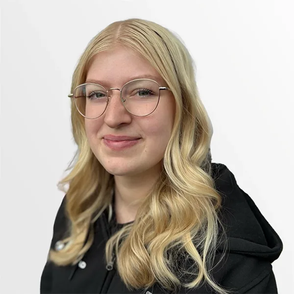 Mitarbeiterin Jule Becker in Lage