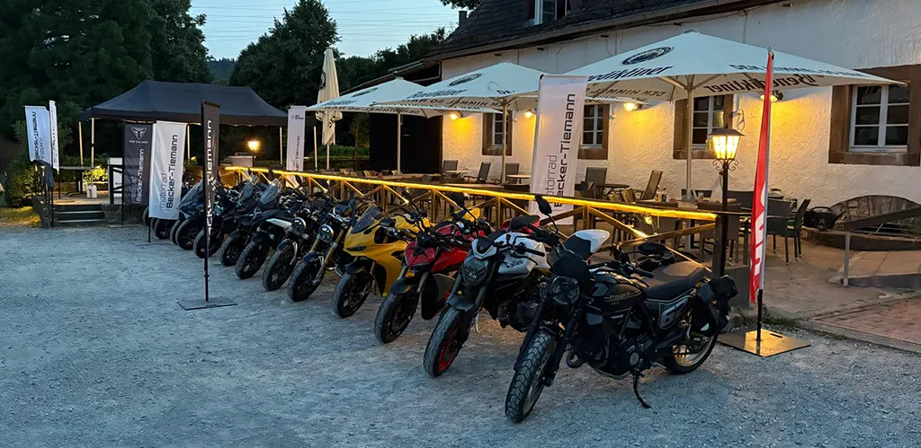 Motorrad Mädels OWL und Becker-Tiemann Motorrad 2026