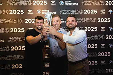 Team Beker-Tiemann Motorrad gewinnt den BMW Award Bester Unternehmer 2025