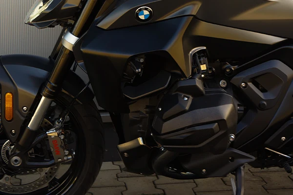 bmw-r-1300-r-yellow-detail-2